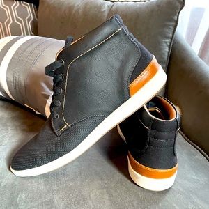 STEVE MADDEN ! mid drift 2 tone leather